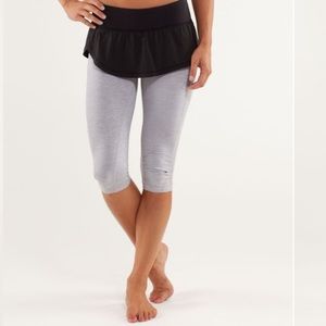 LULULEMON Woman’s Spin It To Win It Skirted Crop Leggings Gray Black Volleyball